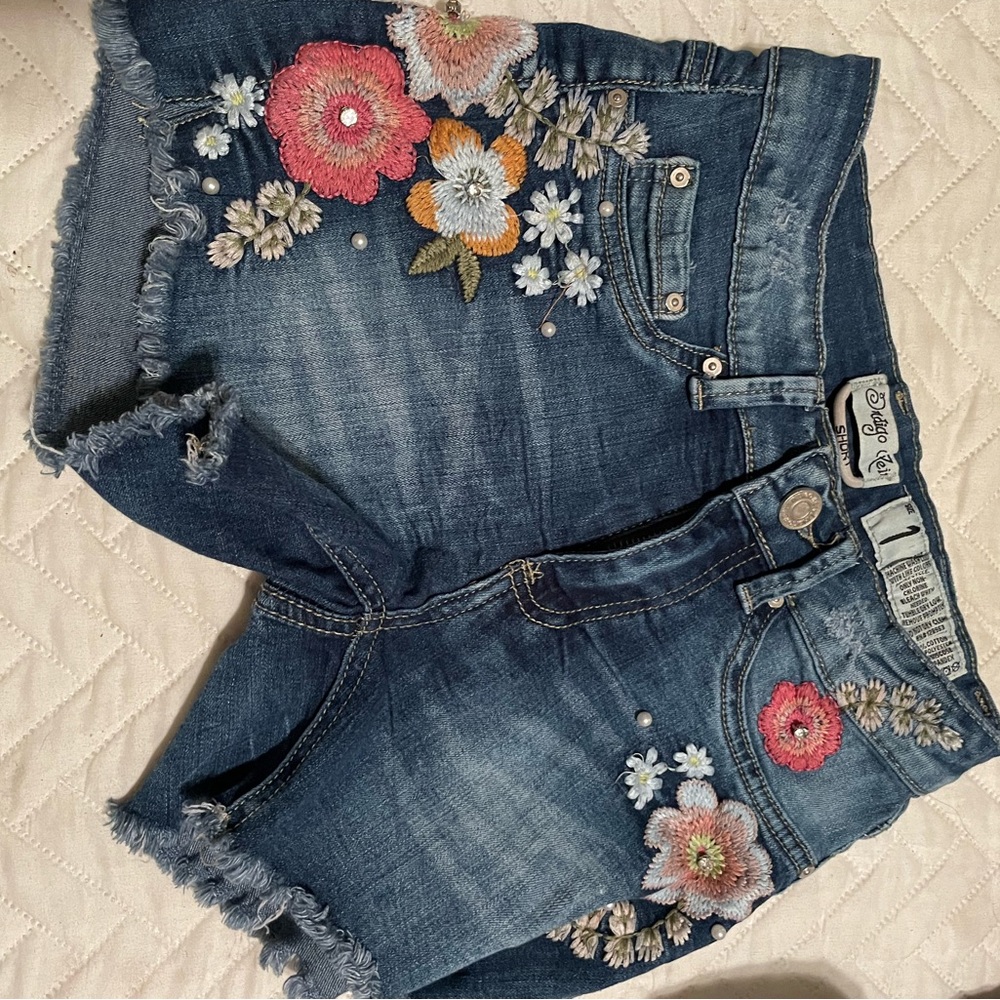 Short shorts with flowers